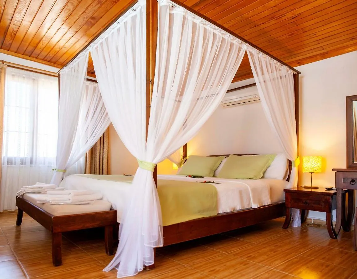 Aphrodite Hotel Бозбурун