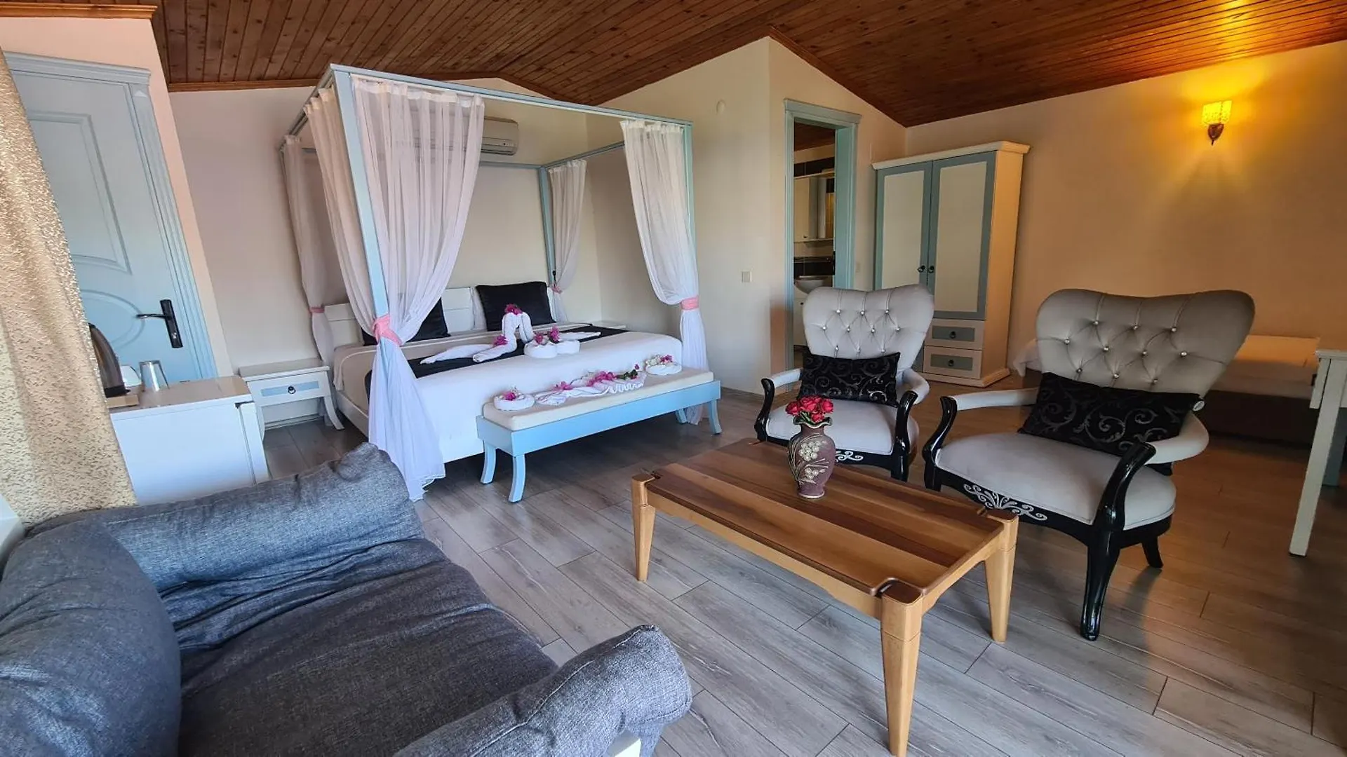 Aphrodite Hotel Бозбурун